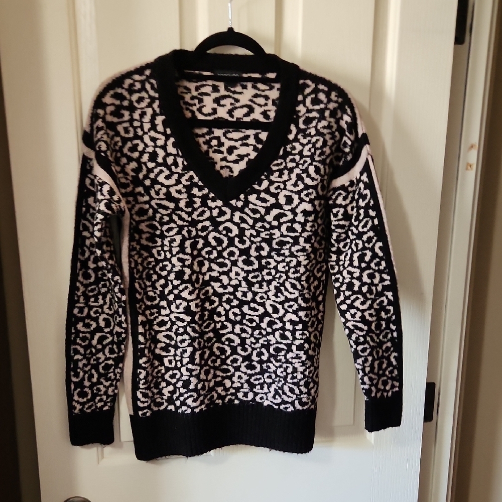 Topshop Light Pink and Black V-Neck Sweater